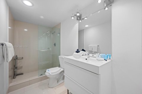 Condo in Sunny Isles Beach, Florida, 2 bedrooms № 2078889 - photo 14