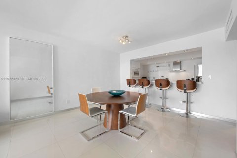 Condo in Sunny Isles Beach, Florida, 2 bedrooms № 2078889 - photo 5