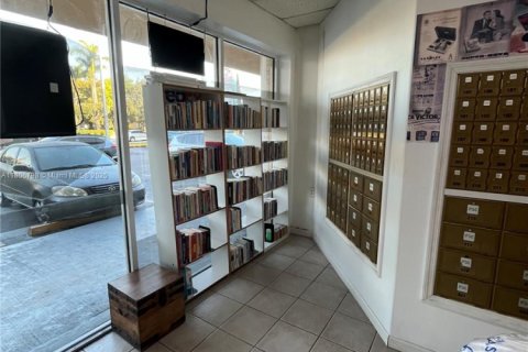 Коммерческая недвижимость в Хайалиа, Флорида № 2034373