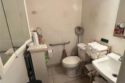 Купить коммерческую недвижимость в Хайалиа, Флорида № 2034373 - фото 4