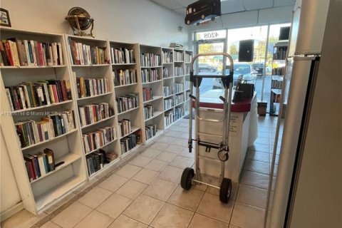 Купить коммерческую недвижимость в Хайалиа, Флорида № 2034373 - фото 5