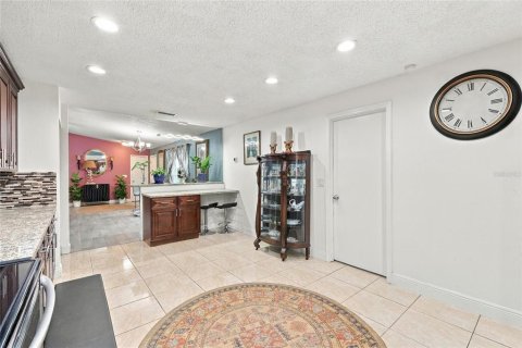 Villa ou maison à vendre à Deltona, Floride: 3 chambres, 144.93 m2 № 2433341 - photo 17