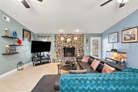 Villa ou maison à vendre à Deltona, Floride: 3 chambres, 144.93 m2 № 2433341 - photo 12