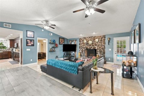 Villa ou maison à vendre à Deltona, Floride: 3 chambres, 144.93 m2 № 2433341 - photo 8