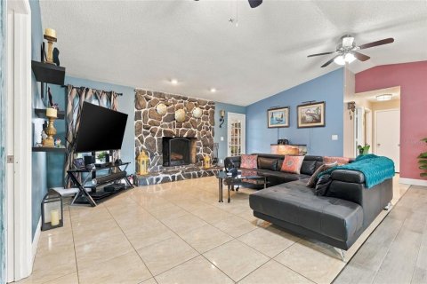 Villa ou maison à vendre à Deltona, Floride: 3 chambres, 144.93 m2 № 2433341 - photo 9