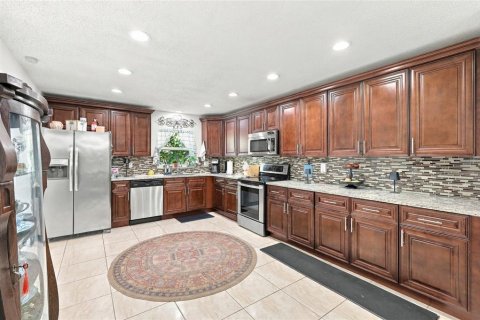 Villa ou maison à vendre à Deltona, Floride: 3 chambres, 144.93 m2 № 2433341 - photo 15