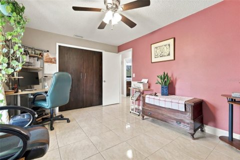Villa ou maison à vendre à Deltona, Floride: 3 chambres, 144.93 m2 № 2433341 - photo 25