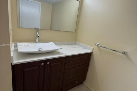 Apartamento en alquiler en Lauderdale Lakes, Florida, 1 dormitorio, 78.97 m2 № 2062452 - foto 10