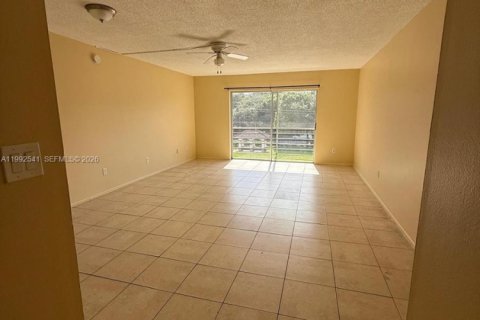 Apartamento en alquiler en Lauderdale Lakes, Florida, 1 dormitorio, 78.97 m2 № 2062452 - foto 8