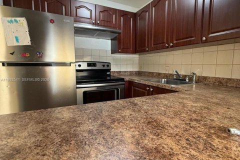 Apartamento en alquiler en Lauderdale Lakes, Florida, 1 dormitorio, 78.97 m2 № 2062452 - foto 2