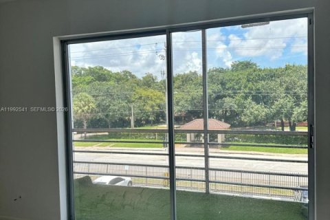 Apartamento en alquiler en Lauderdale Lakes, Florida, 1 dormitorio, 78.97 m2 № 2062452 - foto 3