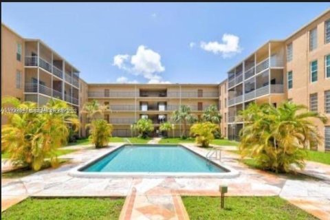 Apartamento en alquiler en Lauderdale Lakes, Florida, 1 dormitorio, 78.97 m2 № 2062452 - foto 5
