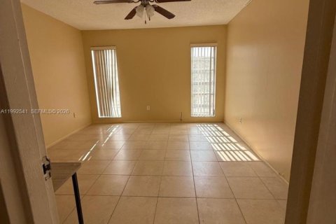 Apartamento en alquiler en Lauderdale Lakes, Florida, 1 dormitorio, 78.97 m2 № 2062452 - foto 7
