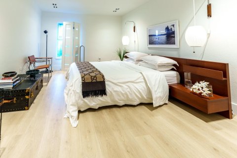 Condo in Miami, Florida, 1 bedroom  № 1697638 - photo 13
