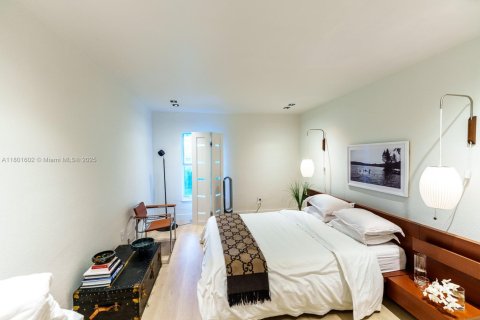 Condo in Miami, Florida, 1 bedroom  № 1697638 - photo 12