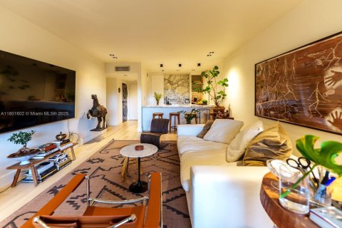 Condo in Miami, Florida, 1 bedroom  № 1697638 - photo 4