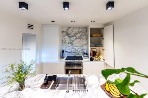 Condo in Miami, Florida, 1 bedroom  № 1697638 - photo 7