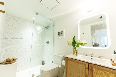 Condo in Miami, Florida, 1 bedroom  № 1697638 - photo 16