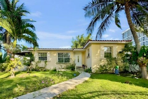 House in Miami, Florida 2 bedrooms, 99.22 sq.m. № 2013136