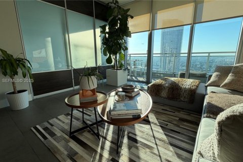 Condo in Miami, Florida, 1 bedroom  № 1993924 - photo 10