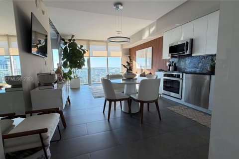 Condo in Miami, Florida, 1 bedroom  № 1993924 - photo 3