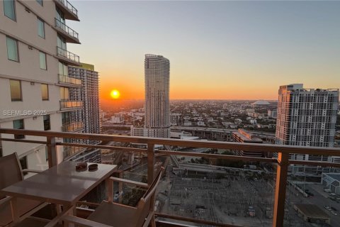 Condo in Miami, Florida, 1 bedroom  № 1993924 - photo 2