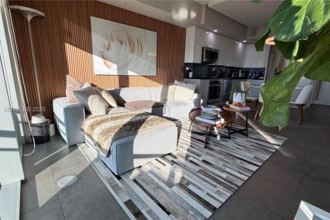 Condo in Miami, Florida, 1 bedroom  № 1993924 - photo 9