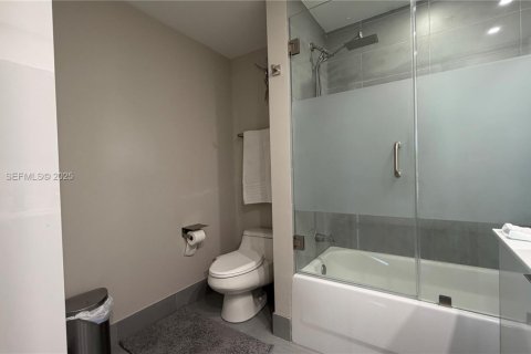 Condo in Miami, Florida, 1 bedroom  № 1993924 - photo 27