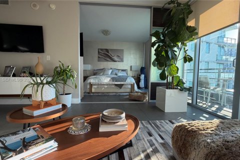 Condo in Miami, Florida, 1 bedroom  № 1993924 - photo 6