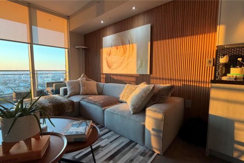 Condo in Miami, Florida, 1 bedroom  № 1993924 - photo 5