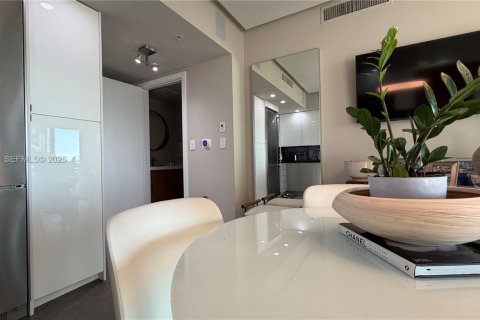Condo in Miami, Florida, 1 bedroom  № 1993924 - photo 18