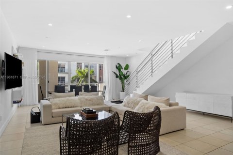 Condo in Fort Lauderdale, Florida, 3 bedrooms in GALLERIA VILLAGES № 2043051