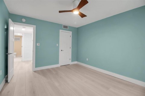 Condo in Venice, Florida, 2 bedrooms  № 1812636 - photo 27
