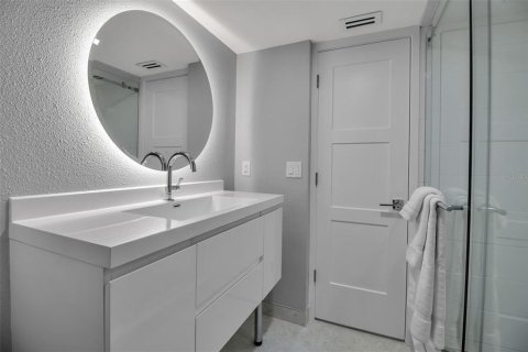 Condo in Venice, Florida, 2 bedrooms  № 1812636 - photo 29
