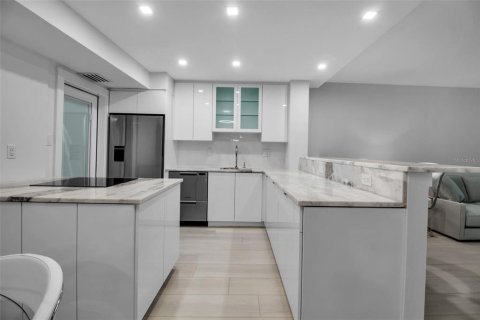 Condo in Venice, Florida, 2 bedrooms  № 1812636 - photo 11