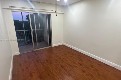 Condo in Pembroke Pines, Florida, 2 bedrooms № 2054550 - photo 17