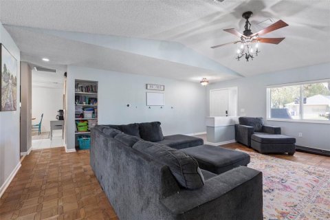 House in Palm Coast, Florida 3 bedrooms, 185.53 sq.m. № 1904654 - photo 12