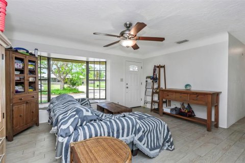 Villa ou maison à vendre à Saint Petersburg, Floride: 3 chambres, 113.71 m2 № 2147770 - photo 4