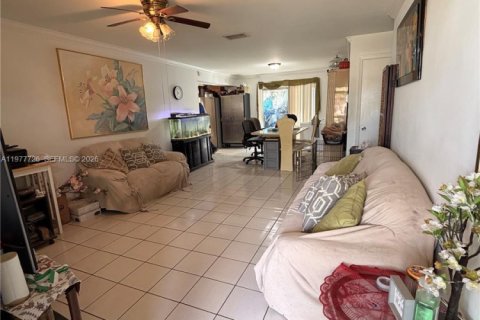 Villa ou maison à vendre à North Lauderdale, Floride: 3 chambres, 100.98 m2 № 2041988 - photo 5