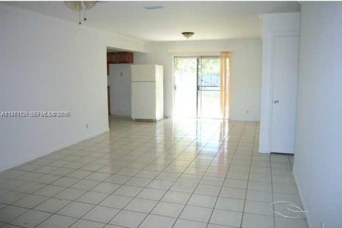 Villa ou maison à vendre à North Lauderdale, Floride: 3 chambres, 100.98 m2 № 2041988 - photo 2
