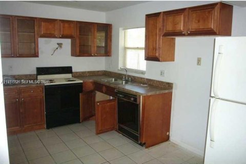 Villa ou maison à vendre à North Lauderdale, Floride: 3 chambres, 100.98 m2 № 2041988 - photo 3