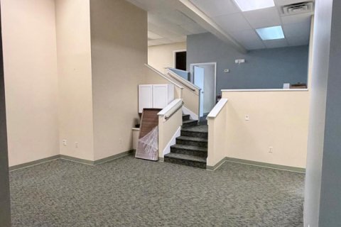 Commercial property in Stuart, Florida № 2172199 - photo 2