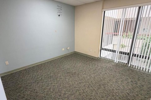 Commercial property in Stuart, Florida № 2172199 - photo 16