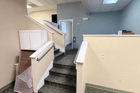 Commercial property in Stuart, Florida № 2172199 - photo 8