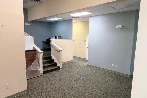 Commercial property in Stuart, Florida № 2172199 - photo 4