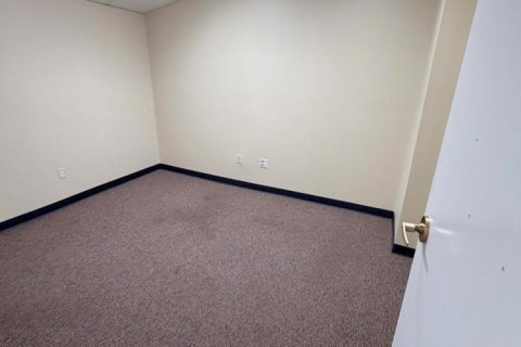 Commercial property in Stuart, Florida № 2172199 - photo 12