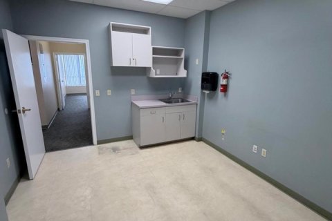 Commercial property in Stuart, Florida № 2172199 - photo 5