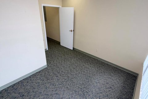 Commercial property in Stuart, Florida № 2172199 - photo 7