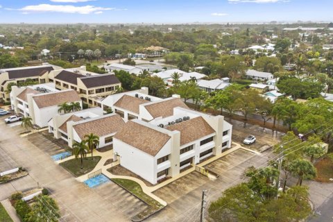 Commercial property in Stuart, Florida № 2172199