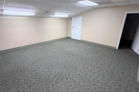 Commercial property in Stuart, Florida № 2172199 - photo 11